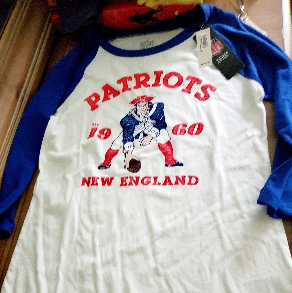 NWT New England Patriots women's xs Raglan shirt top blue white